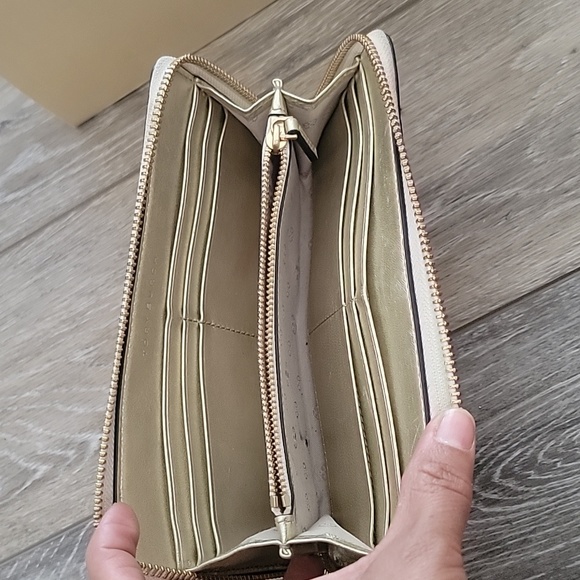 Wallet - Picture 2 of 5